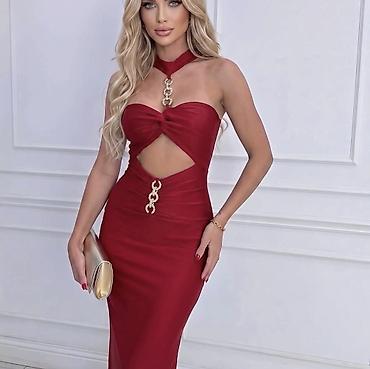 afro: Elegantna haljina – model sa izrezom i zlatnim detaljima koja — 1