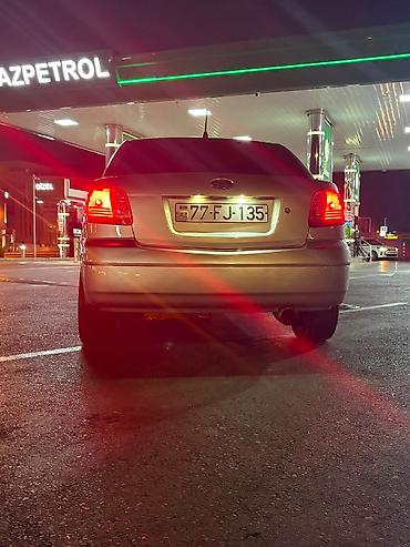 Транспорт: Kia Rio sedan – gümüş rəng, arxa ötürücülük işıqları LED görünüşlü — 10
