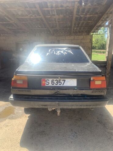 Volkswagen: Volkswagen Jetta: 1987 г., 1.8 л, Механика, Бензин, Седан