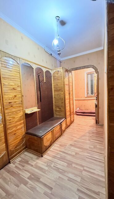 купим квартиру 1 комнатную: 3 комнаты, 80 м², 106 серия, 3 этаж, Старый ремонт