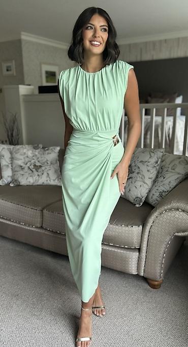 kaftan: Elegantna duga haljina bez rukava sa efektnim drapiranjem. Gornji deo — 1