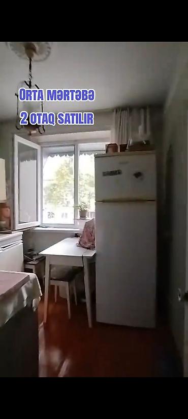 Köhnə tikili: Orta mərtəbədə yerləşən 2 otaqlı mənzil satılır. Planlaşdırma: - — 4