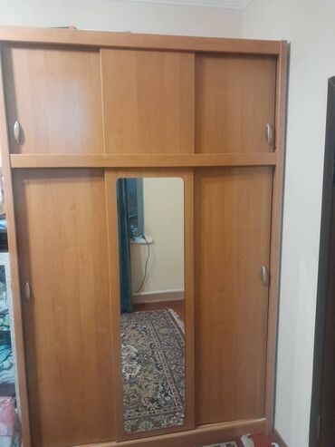 мойка со шкафом на кухню: Срочно продаю шифонер роликовые двери, рошу 6500 сом .состояние