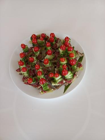 bal: Məhsul: Mini kanape-lər – şöhrətli qəlyanaltı assortisi Təsvir: - Ağ — 1