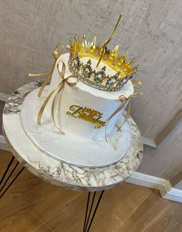 Tortlar: Ad günü üçün dizayn tortları - Zərif “Happy Birthday” yazılı klassik — 7