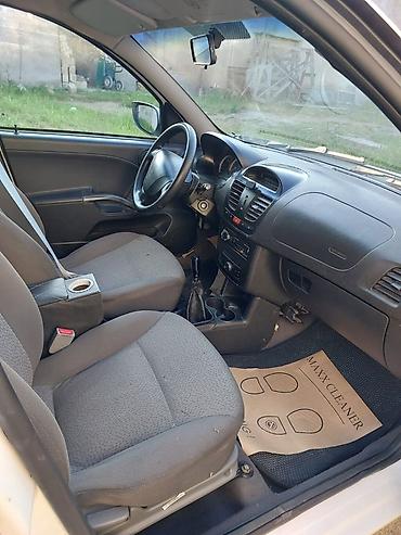 byd qin plus: Saipa Saina (sedan), ağ rəng. Masin Mastaga erazisinde yerlesir, tam — 4