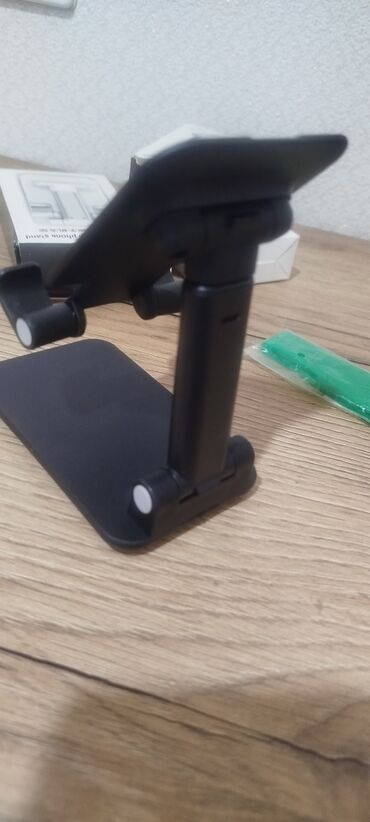 Mobil telefonlar üçün digər aksesuarlar: Stol üstü telefon tutacaqlar satılır isdeyen bu nömrəylə əlaqə — 18