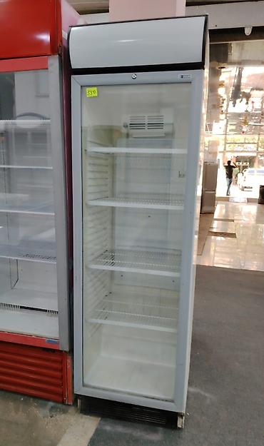 islenmis soyuducu: Vitrin tipli ticarət soyuducusu - Şüşə qapılı, tək qapı - Daxildə 4 — 1