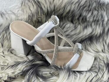 Papuče: 2200din
.
36-40 — 18