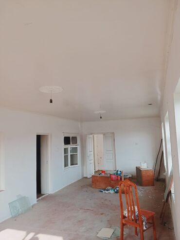 Həyət evləri və villaların satışı: Satılır: həyət evi - Tip: 1 mərtəbə (yüksək kürsülü), daş divarlar — 5