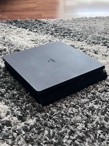 PS4 (Sony Playstation 4): Prodajem PlayStation 4 konzolu u super stanju, radi bez kočenja i na lalafo.rs — 1 PS4 (Sony Playstation 4): Prodajem PlayStation 4 konzolu u super stanju, radi bez kočenja i — 1