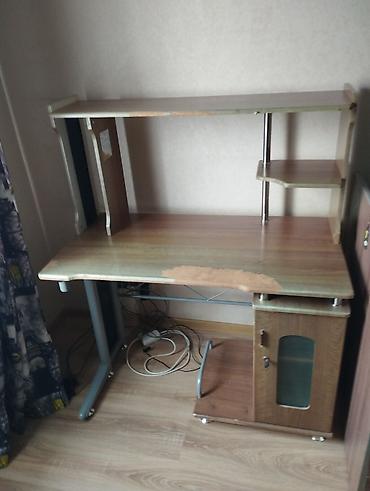 Столдор: Компьютерный стол б/у плёнка местами облезла . 110см*57см*75см(с — 2