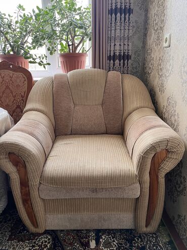 продаю старый мебел: Классическое кресло, Б/у