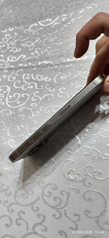 ucuz telfolar: IPhone 15 Pro, 128 GB, Gümüşü, Barmaq izi, Face ID — 3