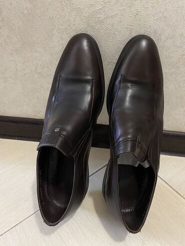 чешка обувь: Продаю кожаные туфли В хорошем состоянии