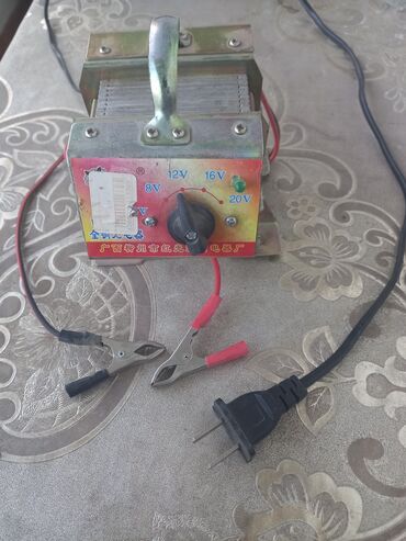 quba taksi: 6, 8, 12, 16 və 20 Volt verən mini elektrik (zaryadka) qurğusu