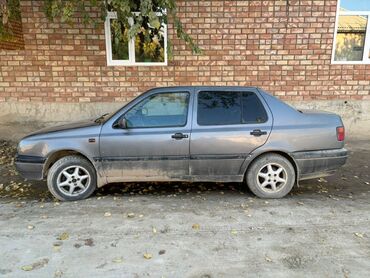 Volkswagen: Volkswagen Vento: 1994 г., 1.8 л, Механика, Бензин, Седан