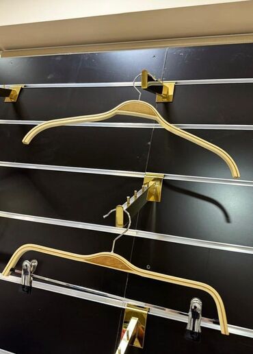 Mağaza asılqanları: Məhsul: Asılqan və aksesuar asqı dəsti Təsvir: - Fərqli modellərdə — 12