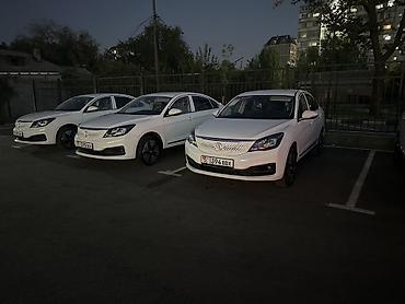 3 sfe: Белые седаны Dongfeng Сдаю в аренду на долгий срок минимальный срок — 4