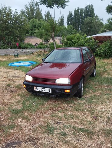 фольсваген гольф3: Автомобиль Volkswagen Golf III в кузове хэтчбек, окрашенный в бордовый