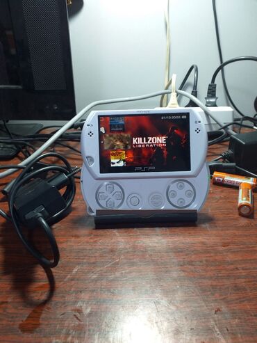 PSP (Sony PlayStation Portable) - Кыргызстан: Psp go забитая играми в очень хорошем состоянии, с оригинальной
