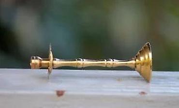 Sveće i svećnjaci: Antikvarni mesingani svećnjak. Elegantan mesingani svećnjak — 6