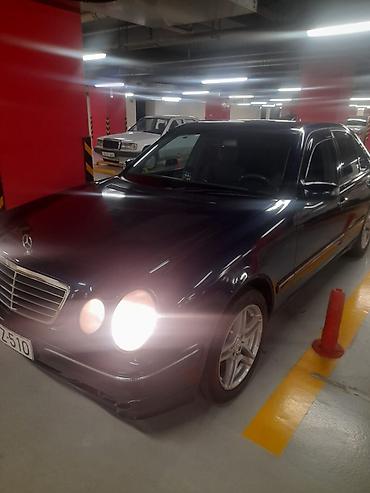 momo sukan: Mercedes-Benz E-Class sedan (W210) - Kuzov: tünd mavi, 4 qapılı sedan — 3