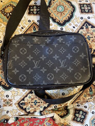 ювелирные изделия из золота: Барсетка, Louis Vuitton, Материалы: Нукура булгаары, Колдонулган
