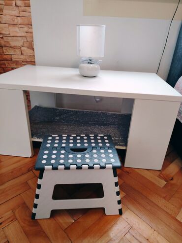 Stolovi: Prodajem mikrotalasnu 5000 Mini pekaricu (ne onu sto mesi hleb nego na lalafo.rs — 2 Stolovi: Prodajem mikrotalasnu 5000 Mini pekaricu (ne onu sto mesi hleb nego — 2