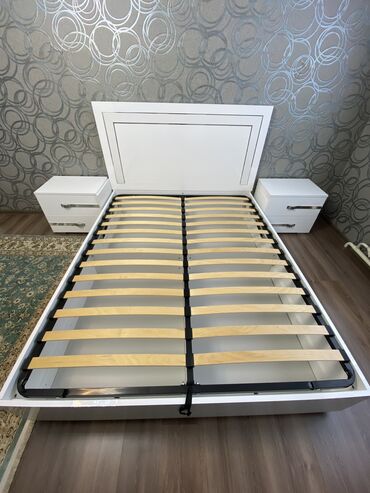 одна спальный кравать: Спальный гарнитур, Двуспальная кровать, Шкаф, Комод, цвет - Белый