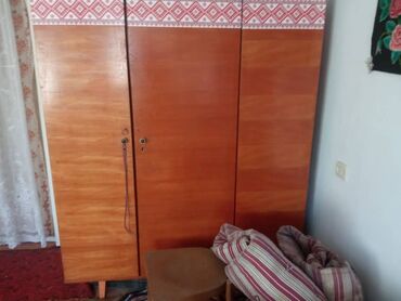 Шкафтар: Продаю шкаф 1600с, гладильная доска 300с, стулья по 300, матрас