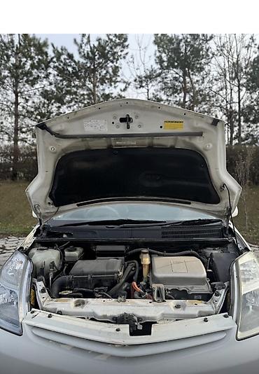 Toyota: Toyota Ist: 2004 г., Гибрид, Хэтчбэк — 9