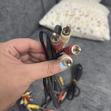 Audio və video kabellər: RCA və AV kabel dəsti Məzmun: - Çoxsaylı RCA (kompozit video və stereo — 8