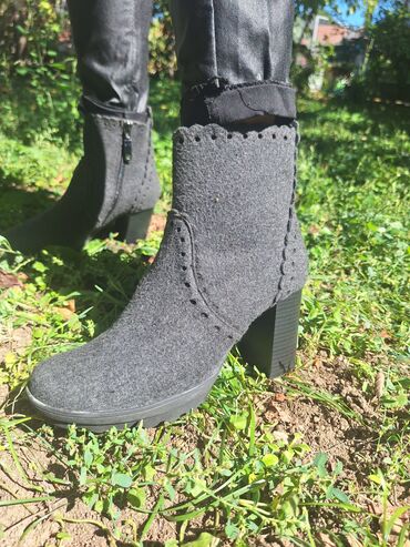 Gležnjače: Ženske kratke čizme – više modela Muške cipele. cena od 30 do 60 — 4