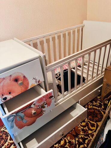 детская мебель ош: Манеж со шкафом
есть матрас
большой до 3 лет 
город Ош
