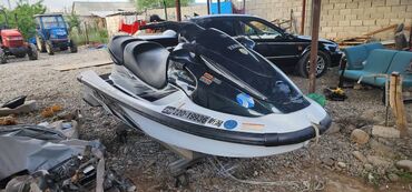 мото комбинезон: Водный мотоцикл Yamaha в черно-белой расцветке. Подходит для активного