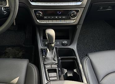 Продажа авто: Hyundai Sonata: 2023 г., Автомат, Газ, Седан — 3