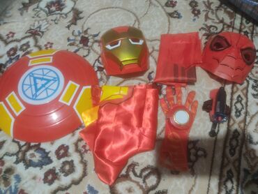 интерактивная игрушка: Б.у игрушки костюм железного человека(щит издает звук+маска