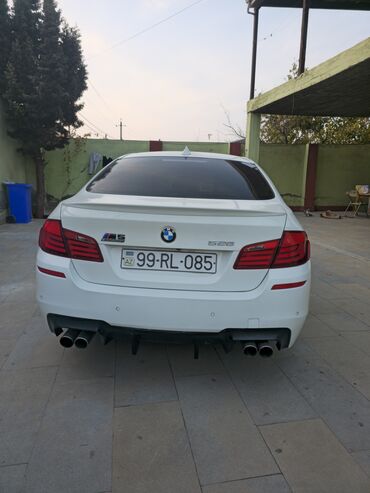 BMW: BMW 528 -dir. 245 at gücüdür. Texpasporta m5 peçat olunub. Disklər — 5