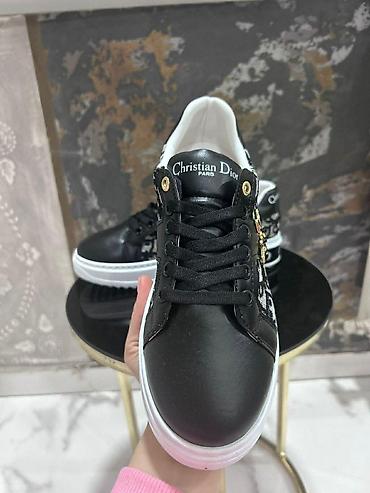 Patike: ⚜🌸🤍 𝐍𝐎𝐕𝐀 𝐊𝐎𝐋𝐄𝐊𝐂𝐈𝐉𝐀 🤍🌸⚜ 𝐁𝐫𝐨𝐣𝐞𝐯𝐢: 36 - 40 𝑪𝒆𝒏𝒂: torbice 3200 din — 7