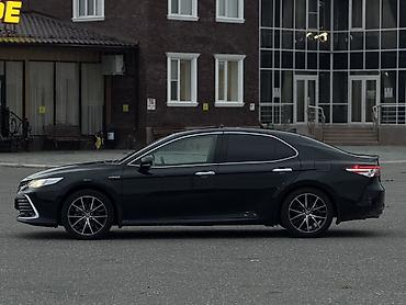 ct 200h: Toyota Camry: 2022 г., Гибрид, Седан — 5