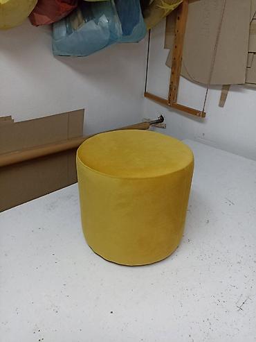 stilski namestaj za dnevne sobe: Tapacirani puf/stočić – okrugli Dimenzije visina 35cm,širina 36cm. - — 2