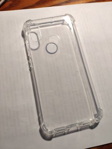 Чехлы: Чехол от Xiaomi mi8.
Прозрачный чехол, с бортиками защиты от падения