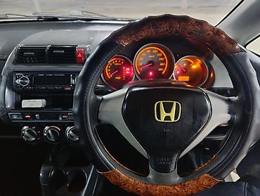 Honda: Honda Fit: 2005 г., Хэтчбэк — 12