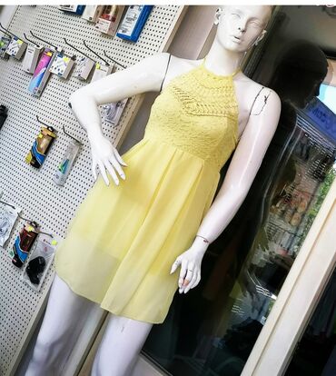 haljina s: Predivna lepršava haljina sa postavom Odgovara Vel S M Divan model