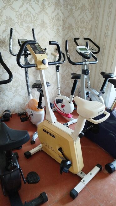 Elliptik trenajorlar: Kettler Astra markalı, evdə idman üçün nəzərdə tutulmuş velosiped