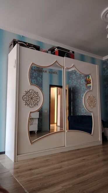 kombi ucun şkaf: Qarderob, paltar dolabı