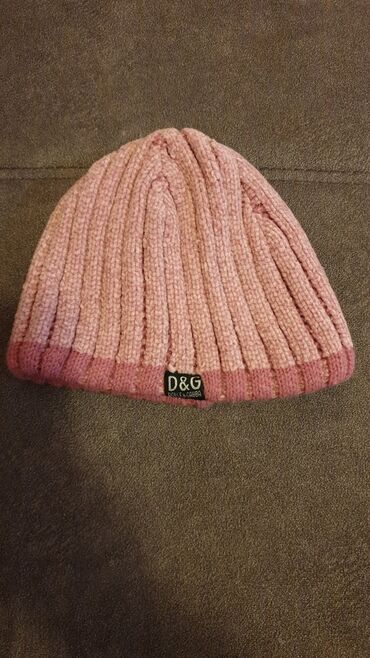 nike zimska kapa: Topla pletena kapica u nijansama roze, sa diskretnim logotipom