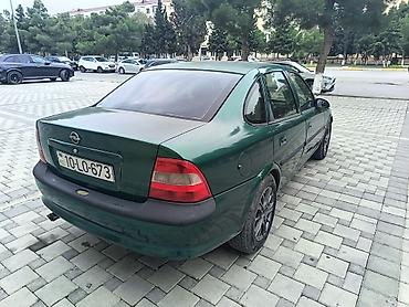 kredit avtomobil: Opel Vectra sedan – tünd yaşıl rəng, 4 qapı, 5 yerlik. Şəhər və tras — 4