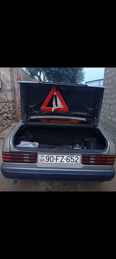 Mercedes-Benz: Mercedes-Benz 190E sedan - Korpus: 4 qapılı sedan, “bej/qızılı” rəng — 13